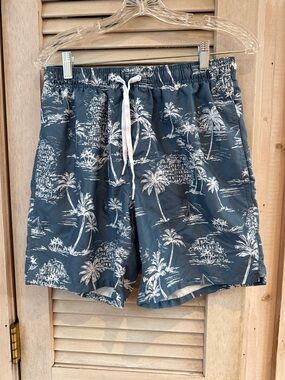 Old Navy Blue-Grey Swim Trunks with White a Tropical Palm Print Medium 7” inseam